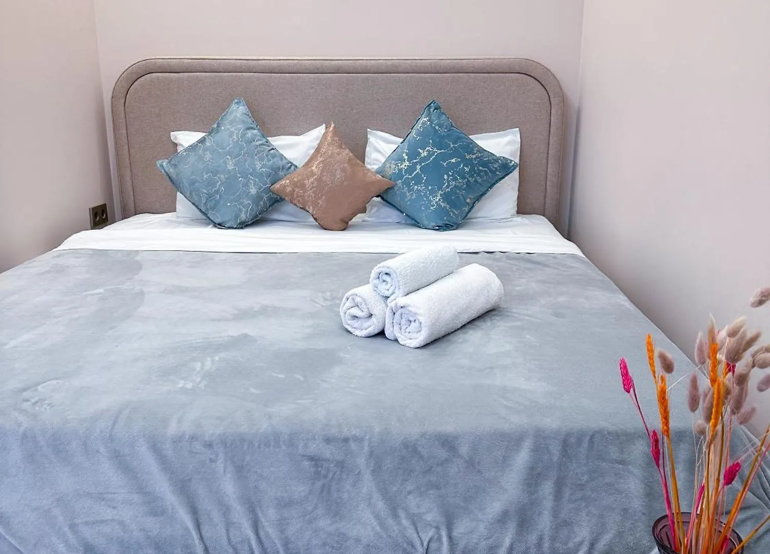 Комфортабельная Квартира В Жк Meridian Apartments Almaty 0*,
